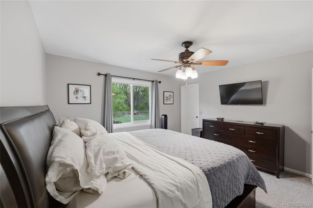 49371 Deerfield Park, Macomb Township, MI 48044