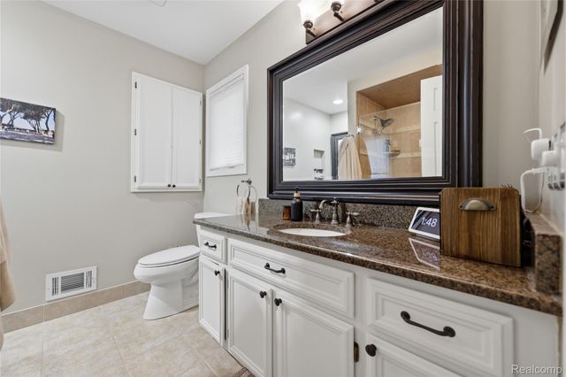 49371 Deerfield Park, Macomb Township, MI 48044