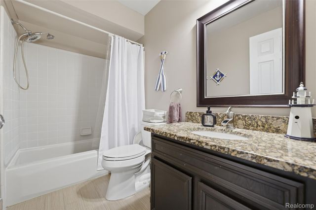 49371 Deerfield Park, Macomb Township, MI 48044