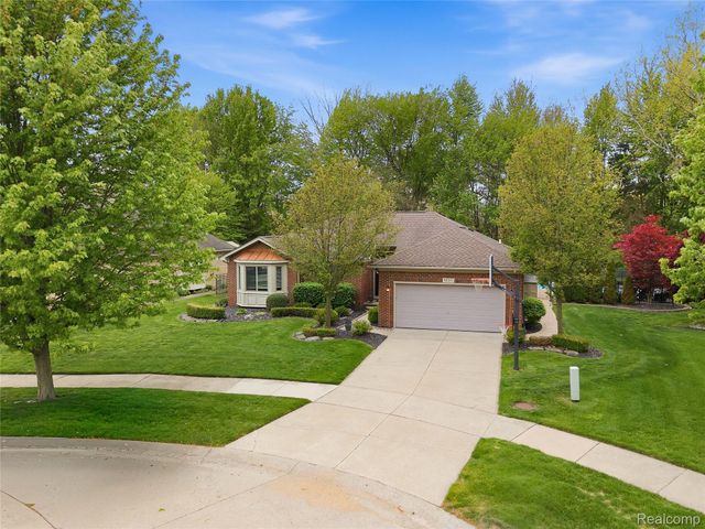 49371 Deerfield Park, Macomb Township, MI 48044