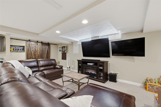 49371 Deerfield Park, Macomb Township, MI 48044
