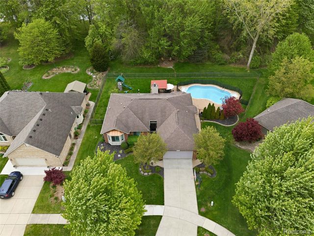 49371 Deerfield Park, Macomb Township, MI 48044