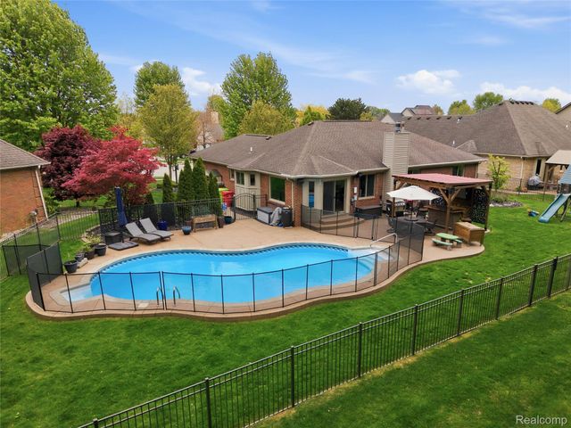 49371 Deerfield Park, Macomb Township, MI 48044