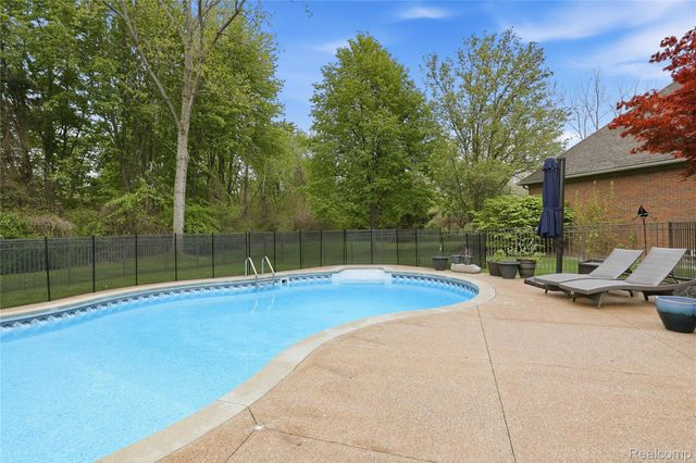49371 Deerfield Park, Macomb Township, MI 48044