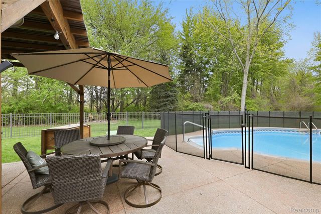 49371 Deerfield Park, Macomb Township, MI 48044