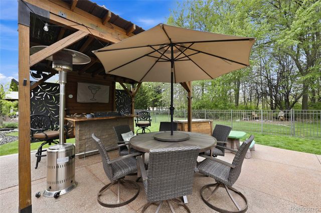 49371 Deerfield Park, Macomb Township, MI 48044