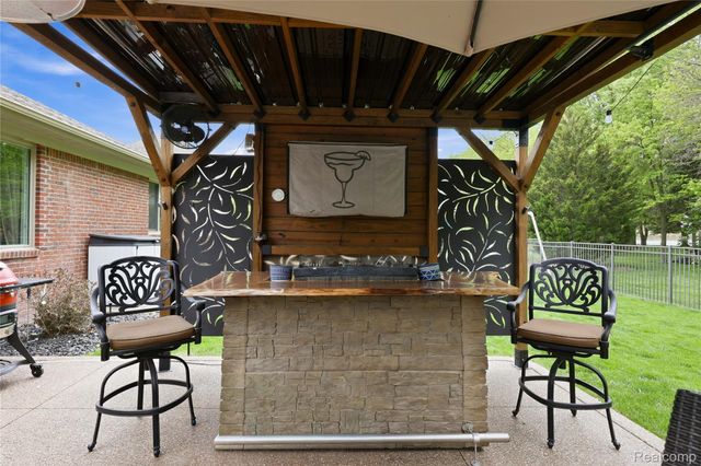 49371 Deerfield Park, Macomb Township, MI 48044