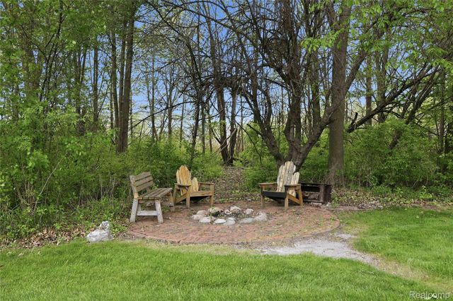 49371 Deerfield Park, Macomb Township, MI 48044
