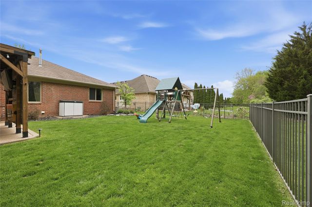 49371 Deerfield Park, Macomb Township, MI 48044
