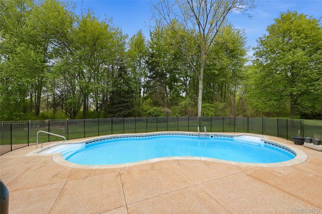 49371 Deerfield Park, Macomb Township, MI 48044