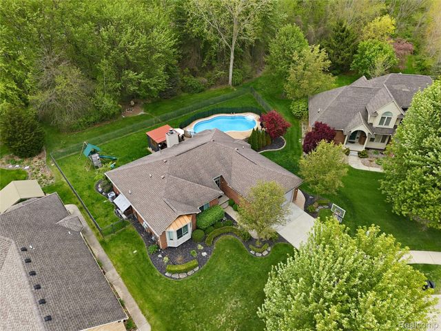 49371 Deerfield Park, Macomb Township, MI 48044