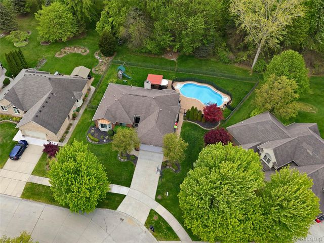 49371 Deerfield Park, Macomb Township, MI 48044