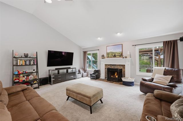 49371 Deerfield Park, Macomb Township, MI 48044