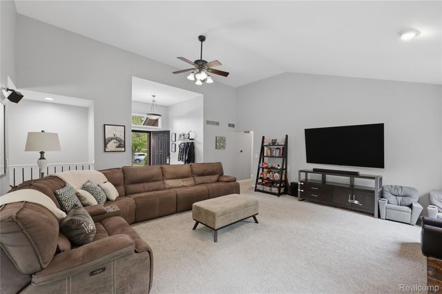 49371 Deerfield Park, Macomb Township, MI 48044