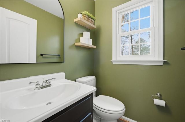 111 Captains LN, Newport News, VA 23602