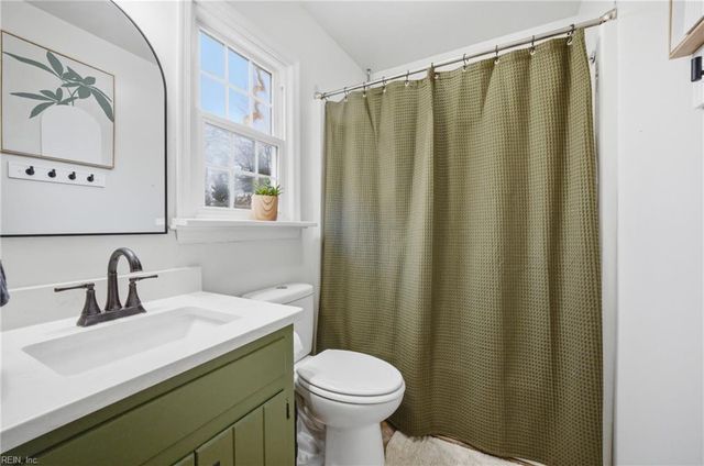 111 Captains LN, Newport News, VA 23602