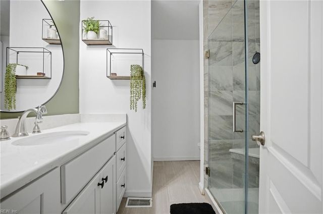 111 Captains LN, Newport News, VA 23602