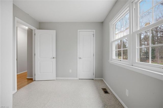 111 Captains LN, Newport News, VA 23602