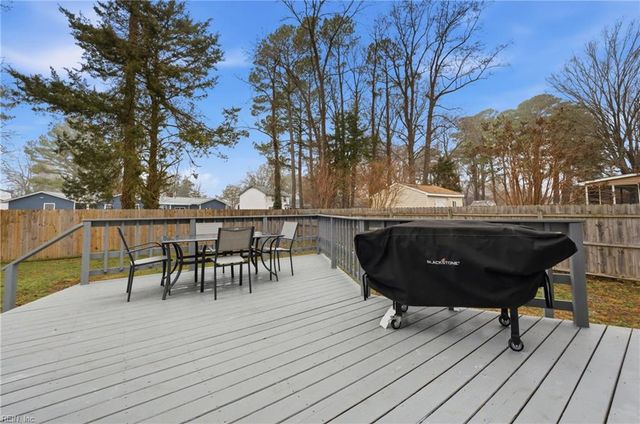 111 Captains LN, Newport News, VA 23602