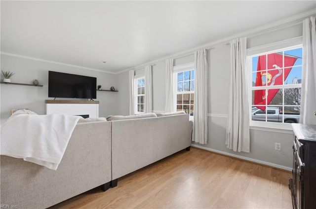 111 Captains LN, Newport News, VA 23602