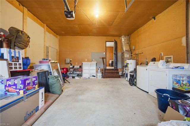 111 Captains LN, Newport News, VA 23602