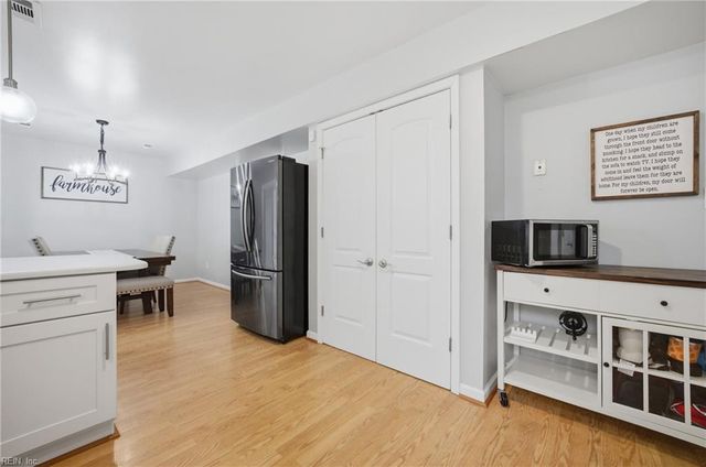 111 Captains LN, Newport News, VA 23602