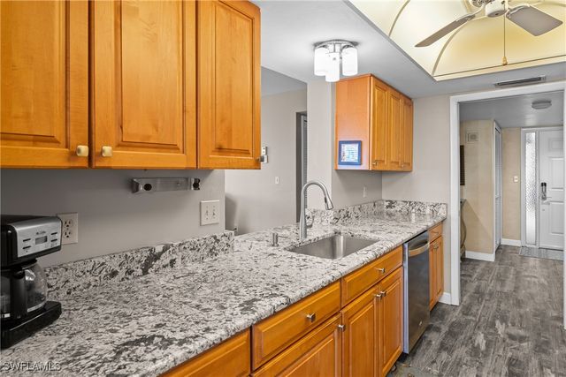 10420 Gulf Shore DR 121, Naples, FL 34108