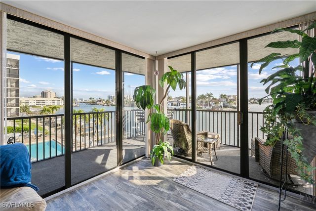 10420 Gulf Shore DR 121, Naples, FL 34108