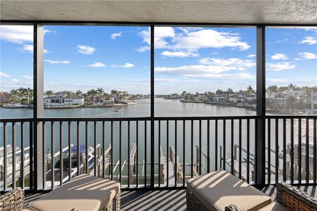 10420 Gulf Shore DR 121, Naples, FL 34108