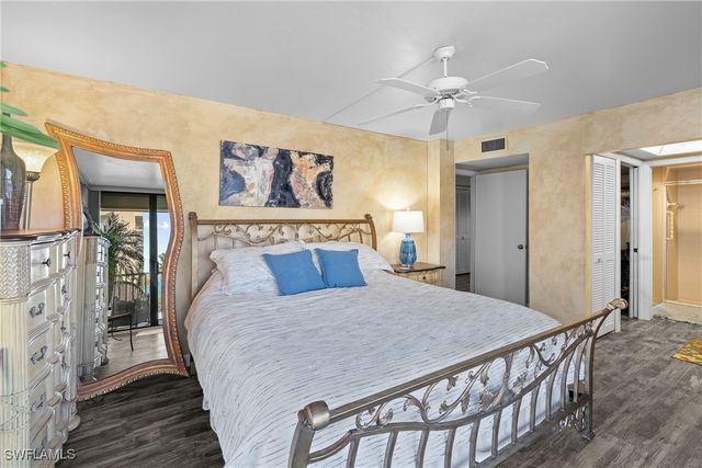 10420 Gulf Shore DR 121, Naples, FL 34108