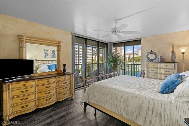 10420 Gulf Shore DR 121, Naples, FL 34108