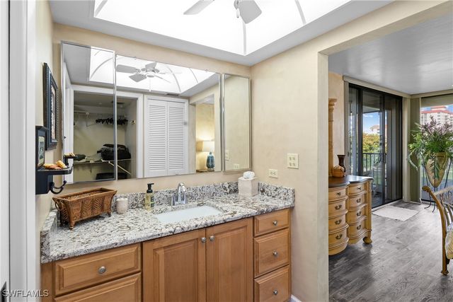 10420 Gulf Shore DR 121, Naples, FL 34108