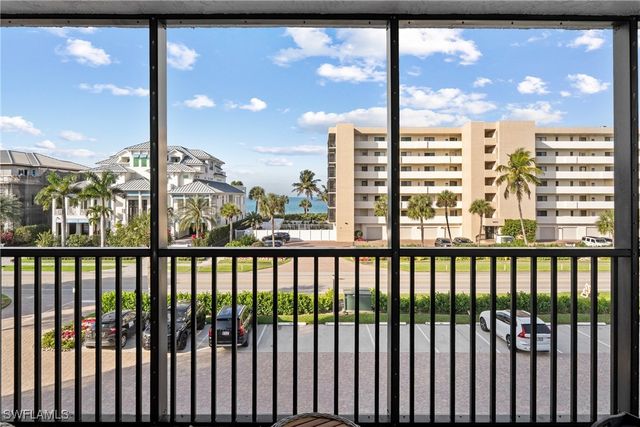 10420 Gulf Shore DR 121, Naples, FL 34108