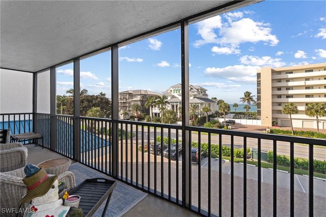 10420 Gulf Shore DR 121, Naples, FL 34108