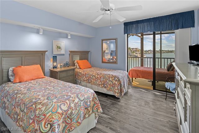 10420 Gulf Shore DR 121, Naples, FL 34108