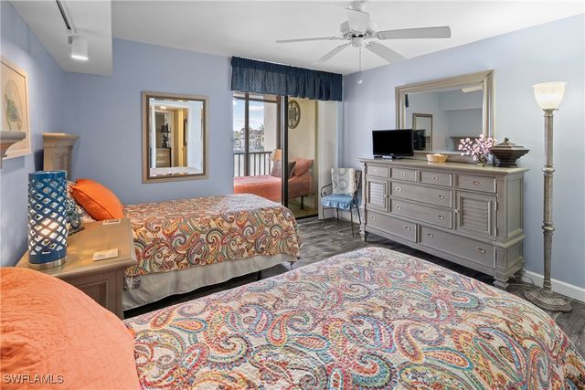 10420 Gulf Shore DR 121, Naples, FL 34108