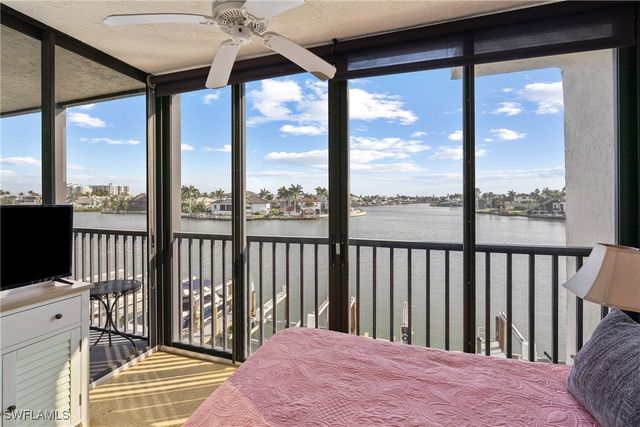 10420 Gulf Shore DR 121, Naples, FL 34108