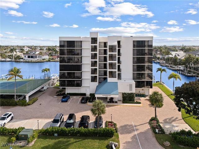10420 Gulf Shore DR 121, Naples, FL 34108