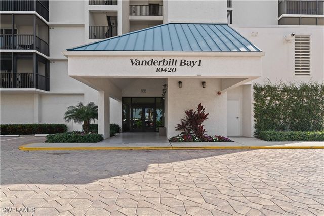 10420 Gulf Shore DR 121, Naples, FL 34108