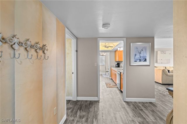 10420 Gulf Shore DR 121, Naples, FL 34108