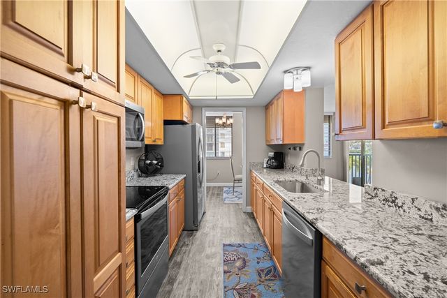 10420 Gulf Shore DR 121, Naples, FL 34108