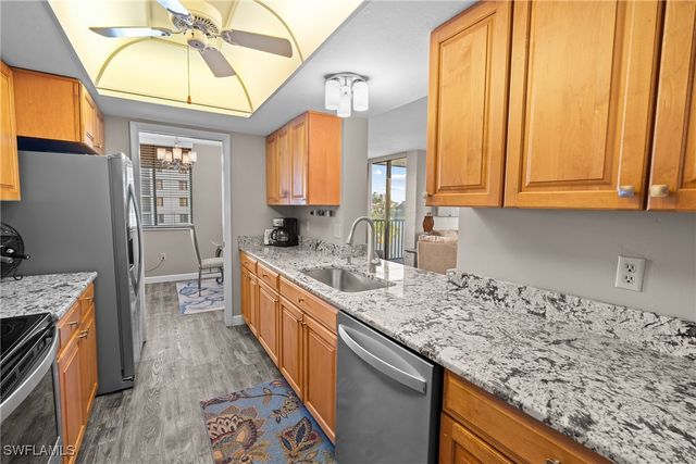 10420 Gulf Shore DR 121, Naples, FL 34108