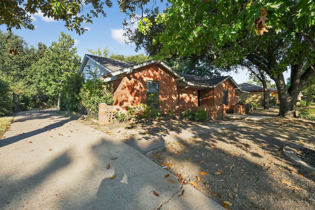 1017 Denmark Street, Grand Prairie, TX 75050