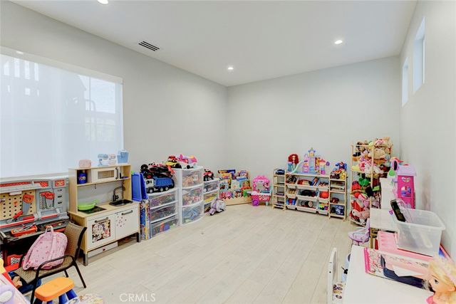 17743 Wren Drive, Canyon Country, CA 91387