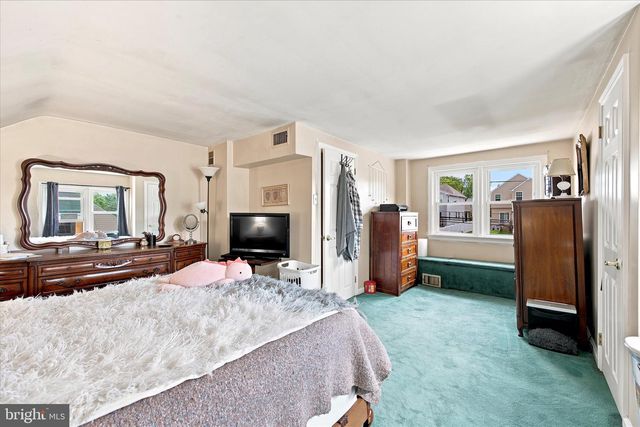 118 9TH AVE, Folsom, PA 19033