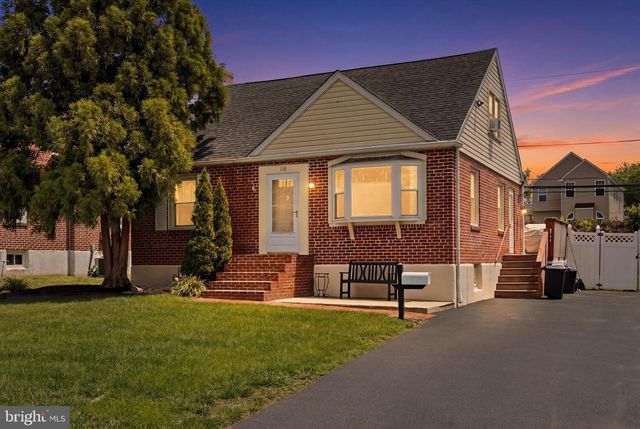 118 9TH AVE, Folsom, PA 19033