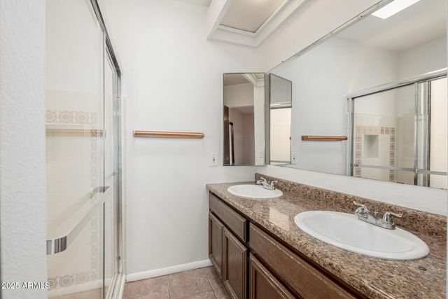 1010 E LOIS Lane, Phoenix, AZ 85020