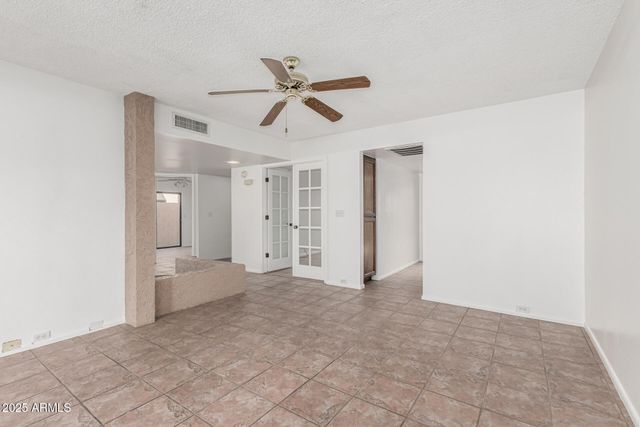 1010 E LOIS Lane, Phoenix, AZ 85020