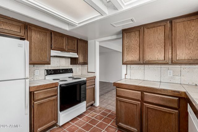 1010 E LOIS Lane, Phoenix, AZ 85020