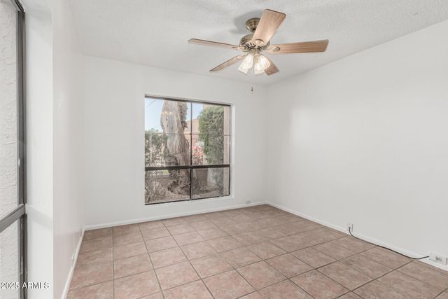 1010 E LOIS Lane, Phoenix, AZ 85020